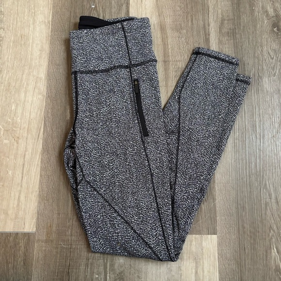 Lululemon Run It Out Tight Power Luxtreme Ripple Jacquard Black White Size 6 - Picture 16 of 16